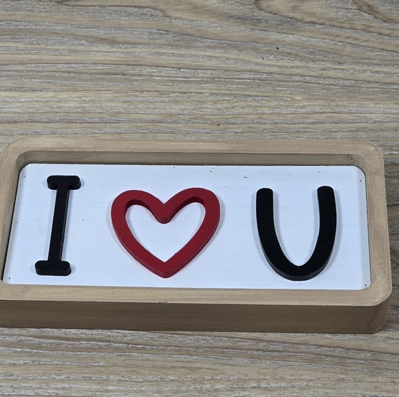 I Love You Wooden Sign Distressed 4x8 Nwt - Picture 1 of 2